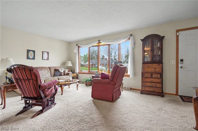 1210 Janet Avenue NW, North Canton, OH 44720