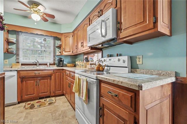 1210 Janet Avenue NW, North Canton, OH 44720