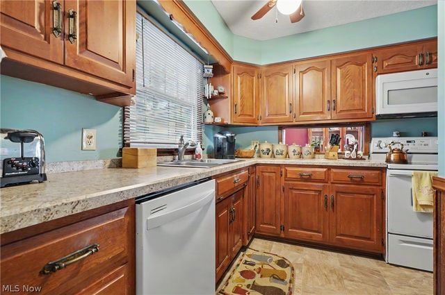 1210 Janet Avenue NW, North Canton, OH 44720