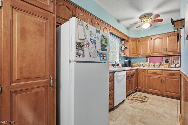1210 Janet Avenue NW, North Canton, OH 44720