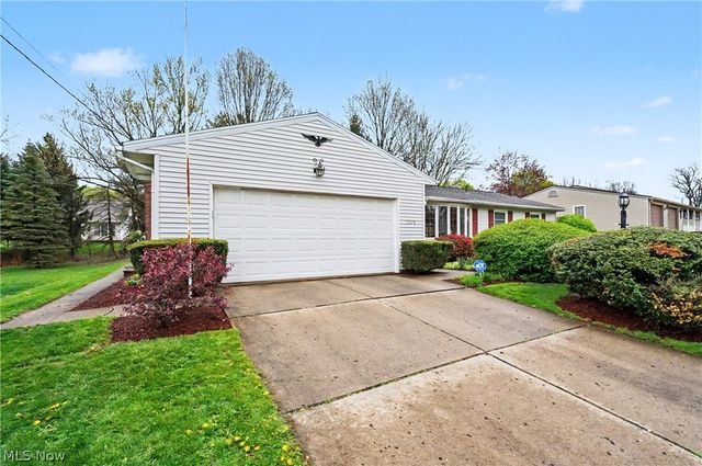1210 Janet Avenue NW, North Canton, OH 44720