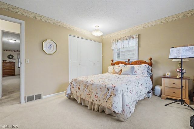 1210 Janet Avenue NW, North Canton, OH 44720