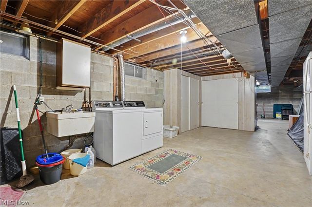 1210 Janet Avenue NW, North Canton, OH 44720