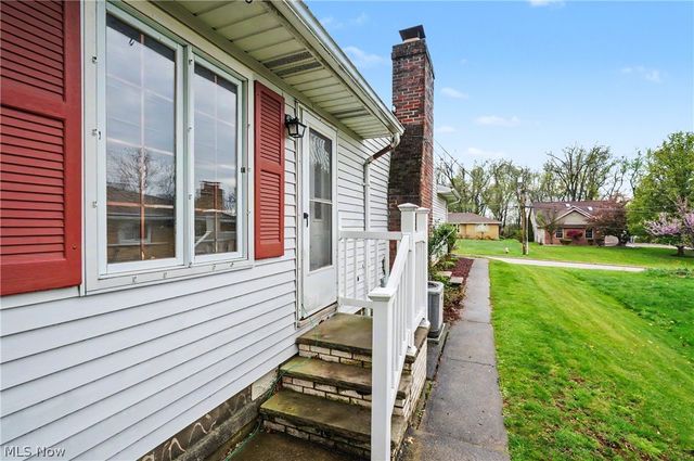 1210 Janet Avenue NW, North Canton, OH 44720