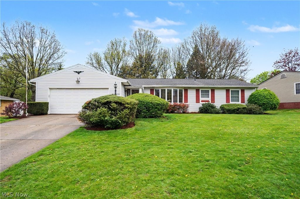 1210 Janet Avenue NW, North Canton, OH 44720