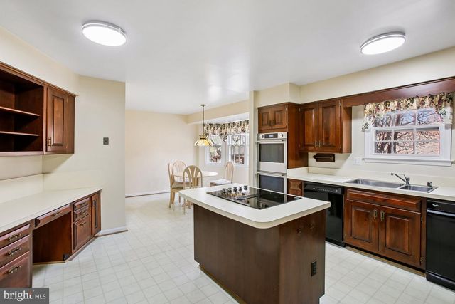 6604 TINA LN, Mclean, VA 22101