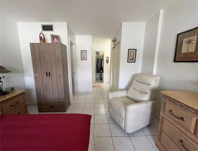 6190 W 19th Ave 205, Hialeah, FL 33012