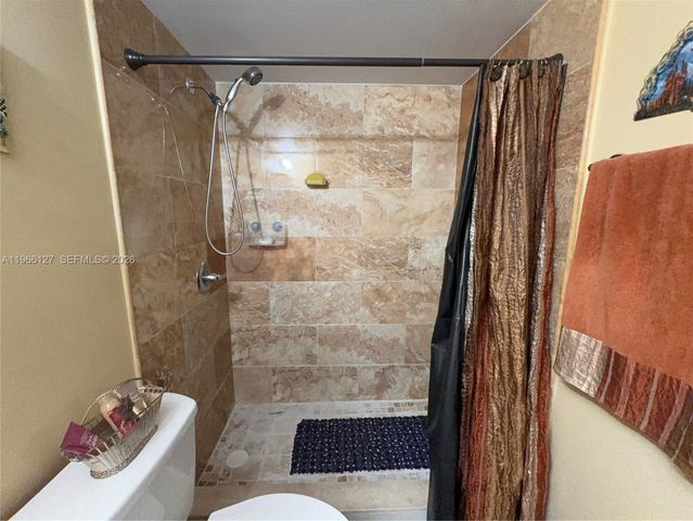 6190 W 19th Ave 205, Hialeah, FL 33012