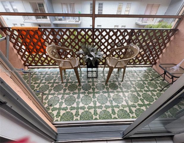 6190 W 19th Ave 205, Hialeah, FL 33012