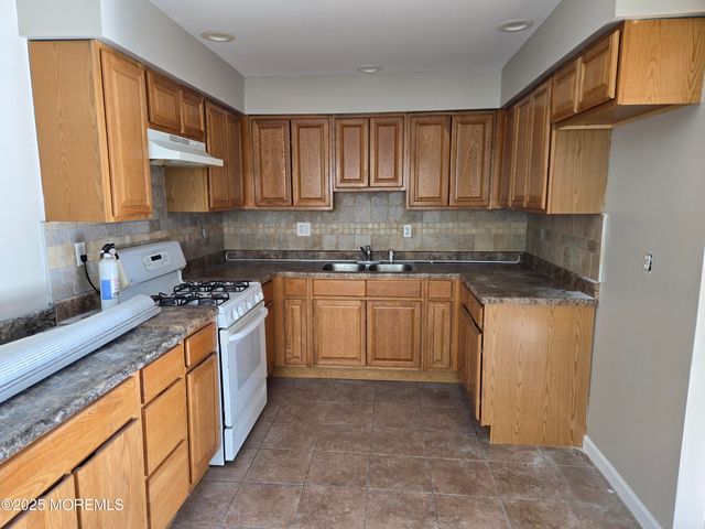 121 Governors Road, Lakewood, NJ 08701