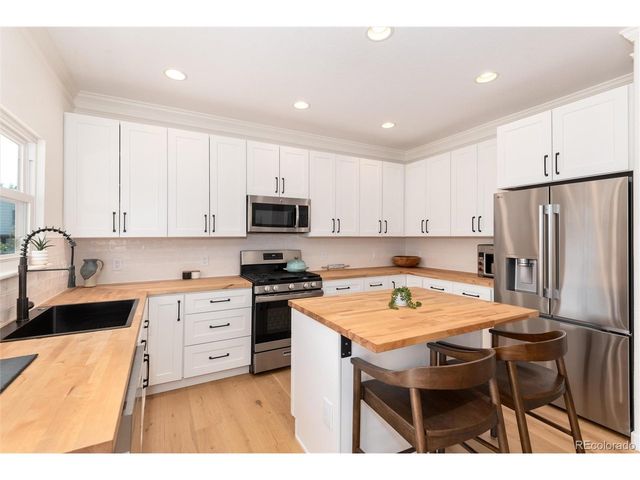 9672 Silverberry Cir, Littleton, CO 80129