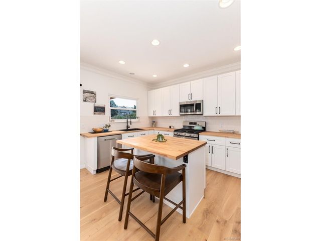 9672 Silverberry Cir, Littleton, CO 80129