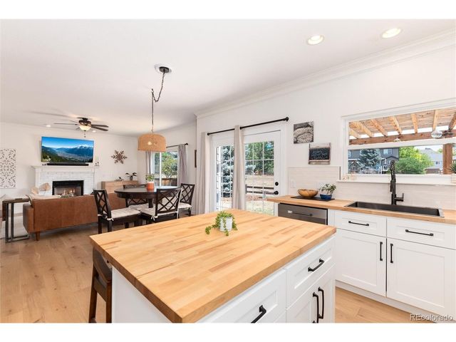9672 Silverberry Cir, Littleton, CO 80129