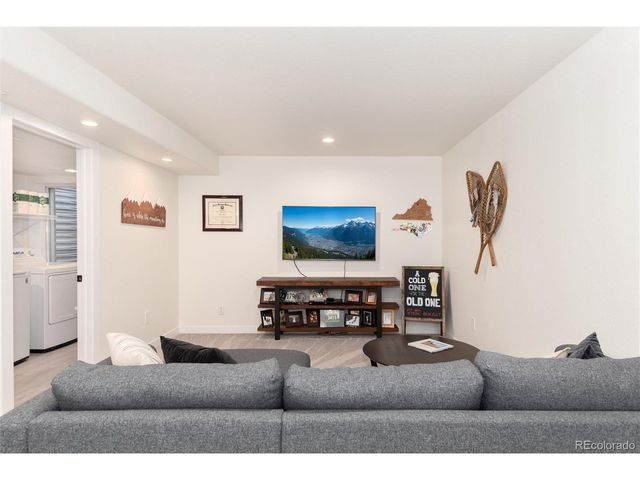 9672 Silverberry Cir, Littleton, CO 80129