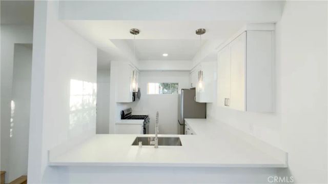 1026 N Croft 101, Los Angeles, CA 90069