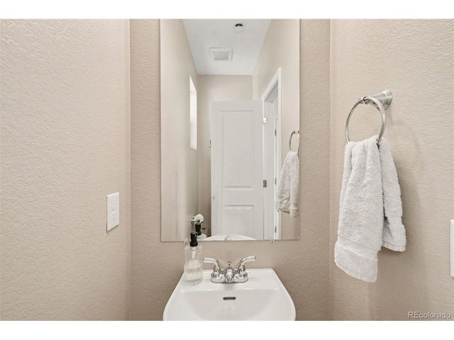 3512 Streamwood Dr, Johnstown, CO 80534