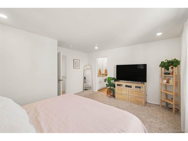 3512 Streamwood Dr, Johnstown, CO 80534