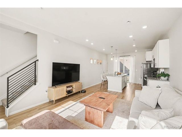 3512 Streamwood Dr, Johnstown, CO 80534