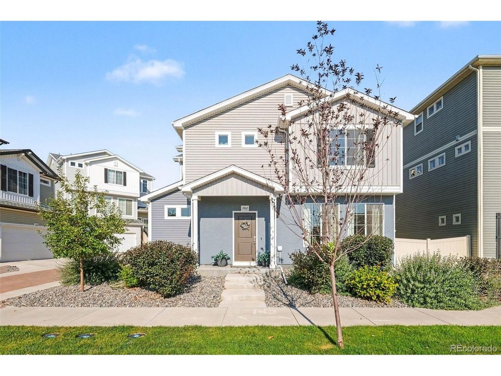 3512 Streamwood Dr, Johnstown, CO 80534
