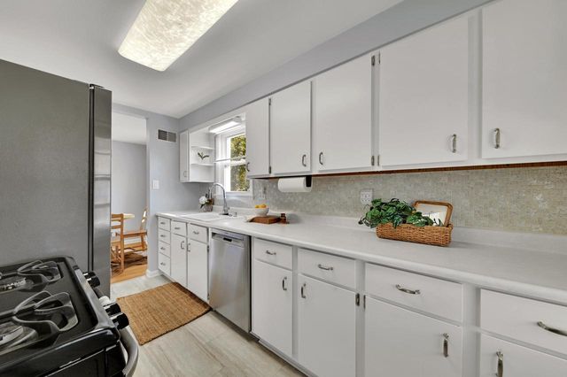 2751 N 88th STREET, Milwaukee, WI 53222