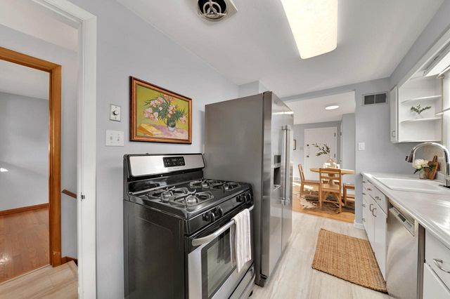 2751 N 88th STREET, Milwaukee, WI 53222