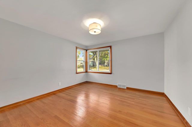 2751 N 88th STREET, Milwaukee, WI 53222