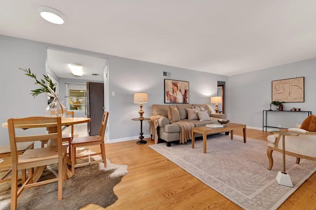 2751 N 88th STREET, Milwaukee, WI 53222