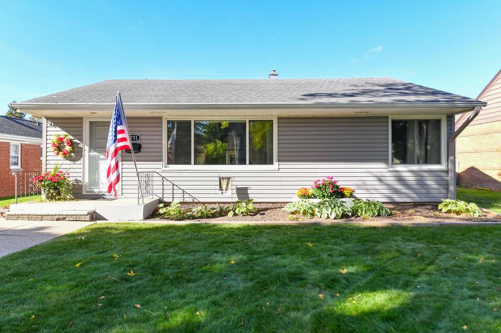 2751 N 88th STREET, Milwaukee, WI 53222