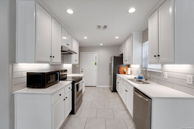 9391 Valley Gate, San Antonio, TX 78250