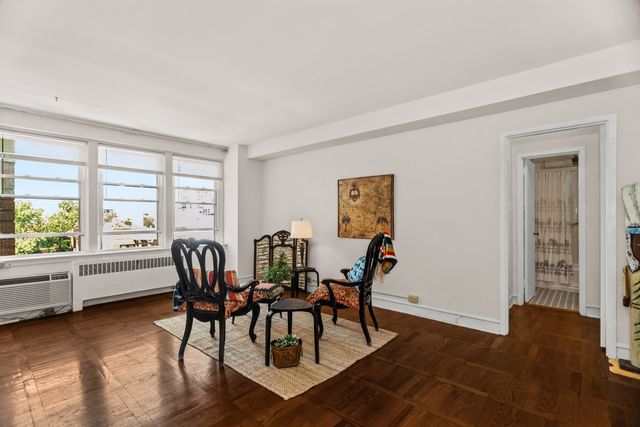 1585 Ridge Avenue 506, Evanston, IL 60201