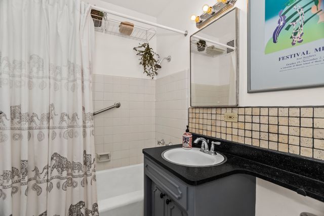 1585 Ridge Avenue 506, Evanston, IL 60201