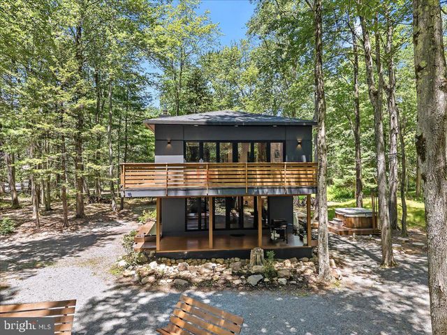 1142 OAKLAND PL, Pocono Pines, PA 18350
