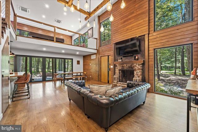 1142 OAKLAND PL, Pocono Pines, PA 18350