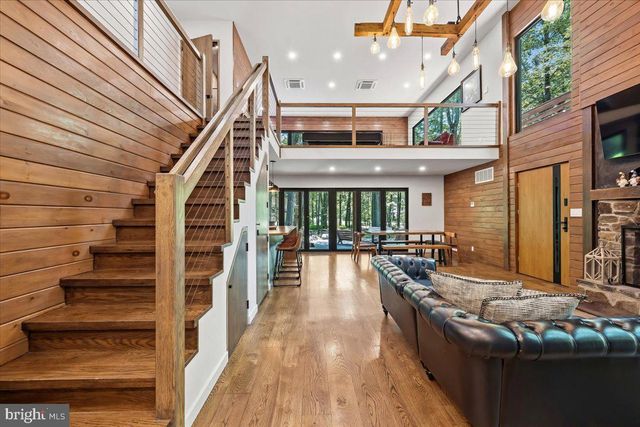 1142 OAKLAND PL, Pocono Pines, PA 18350