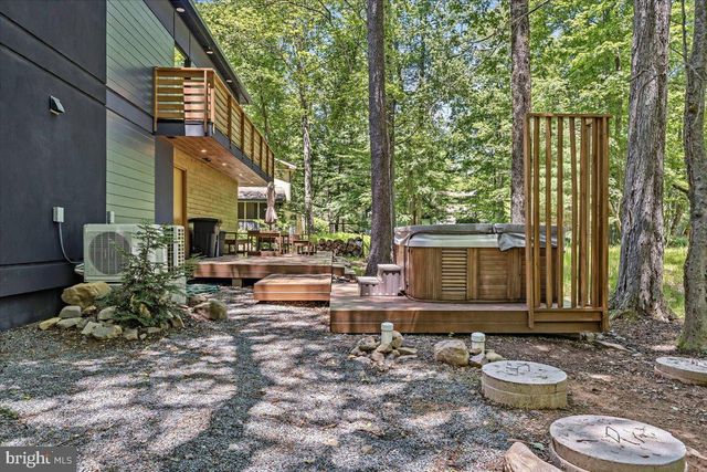 1142 OAKLAND PL, Pocono Pines, PA 18350