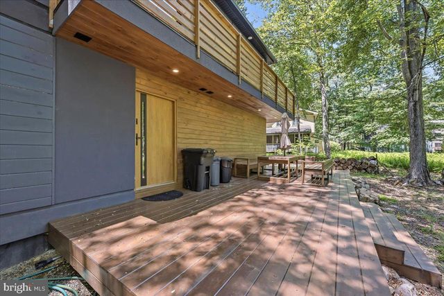 1142 OAKLAND PL, Pocono Pines, PA 18350
