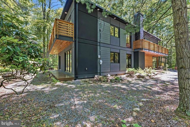 1142 OAKLAND PL, Pocono Pines, PA 18350