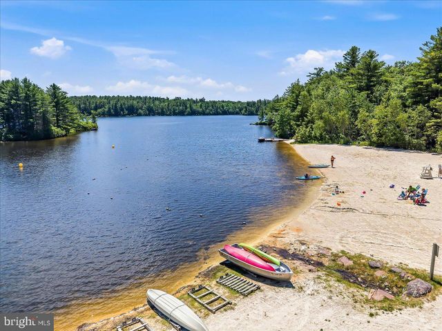 1142 OAKLAND PL, Pocono Pines, PA 18350