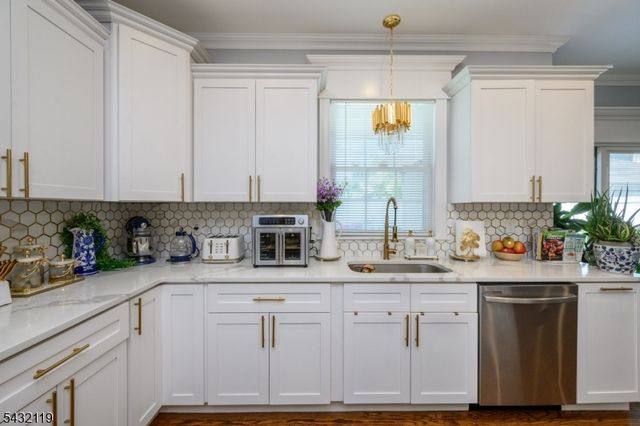 1019 Bishop Evans Way, Linden City, NJ 07036