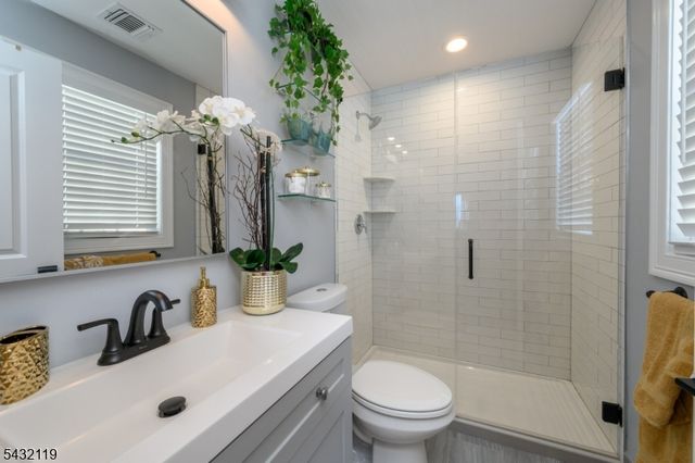 1019 Bishop Evans Way, Linden City, NJ 07036