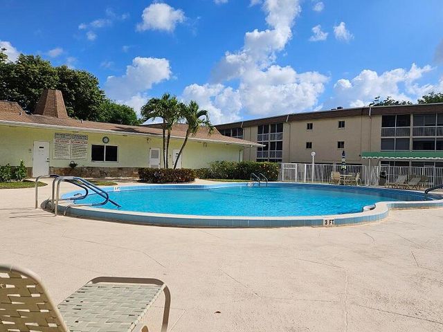 300 VILLAGE GREEN Circle S 114, Palm Springs, FL 33461