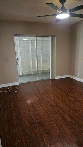 300 VILLAGE GREEN Circle S 114, Palm Springs, FL 33461