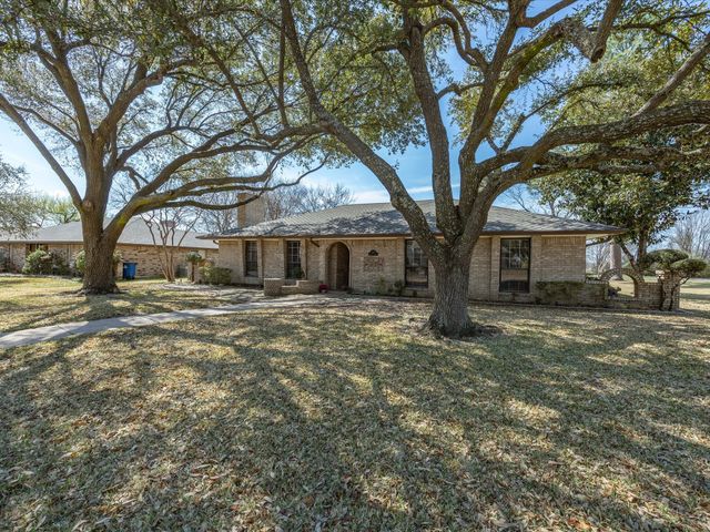 309 Highland Drive, Ennis, TX 75119