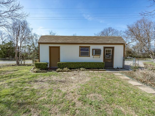 309 Highland Drive, Ennis, TX 75119