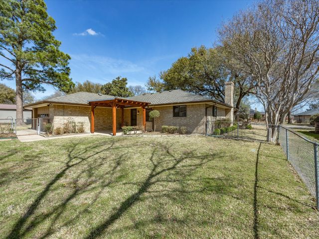 309 Highland Drive, Ennis, TX 75119