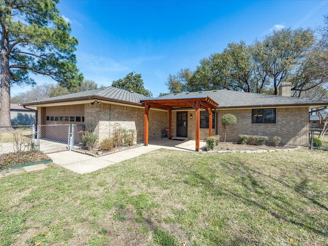 309 Highland Drive, Ennis, TX 75119