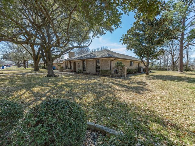 309 Highland Drive, Ennis, TX 75119