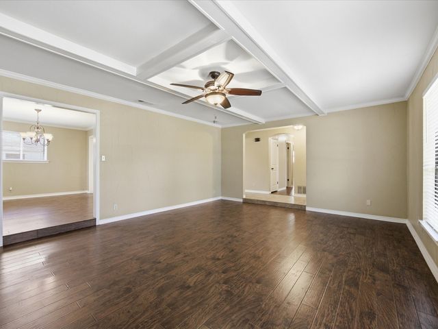 309 Highland Drive, Ennis, TX 75119