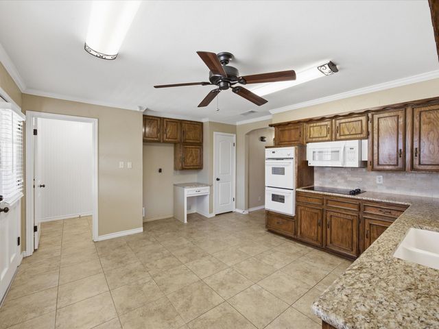 309 Highland Drive, Ennis, TX 75119