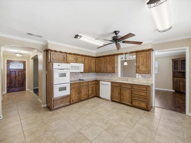 309 Highland Drive, Ennis, TX 75119